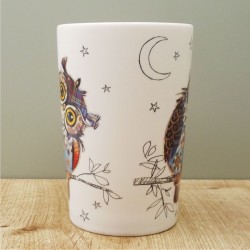 Mug en porcelaine décor Chouette fond blanc vu côté opposé à l'anse